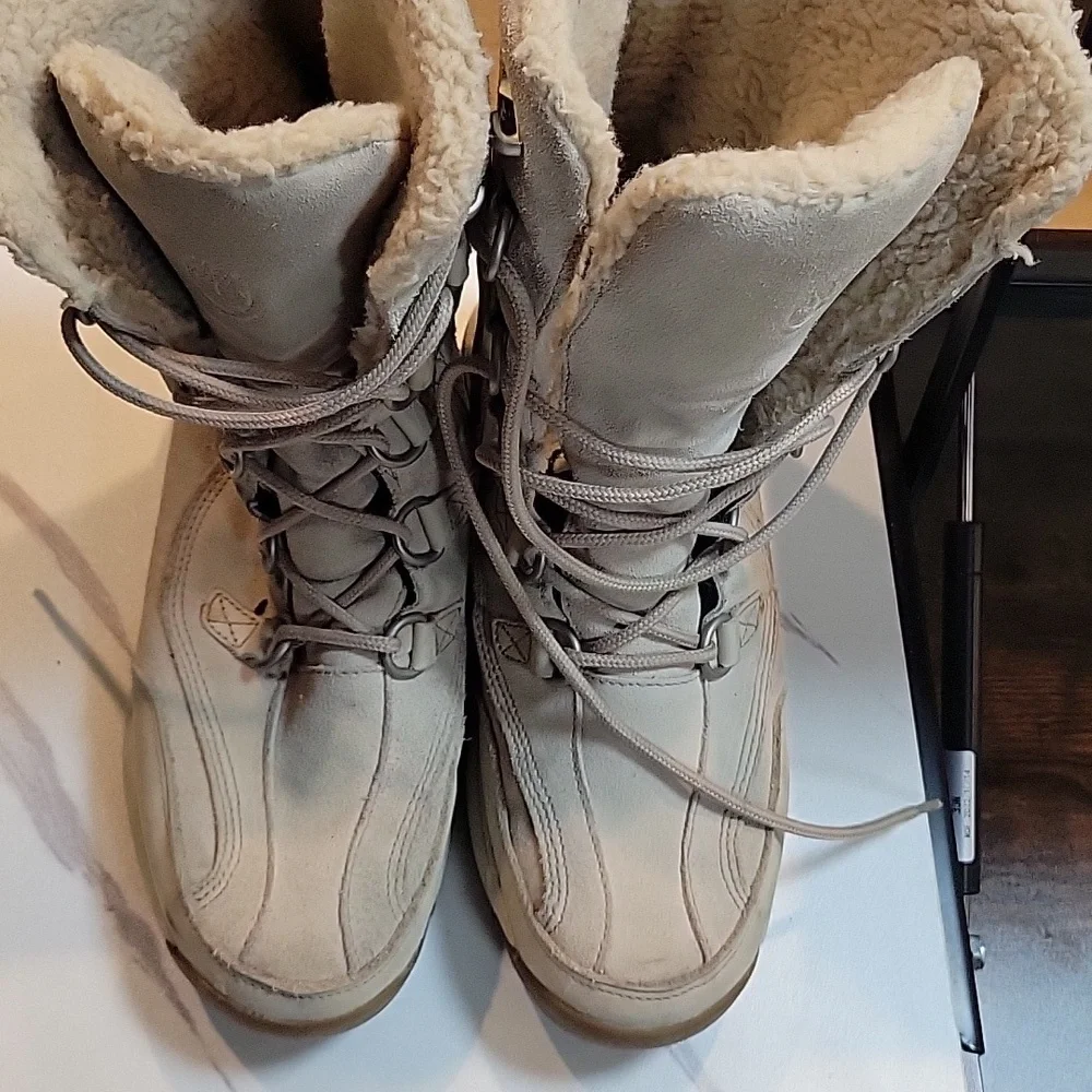 Timberland Women's Beige Winter Boots Size 8